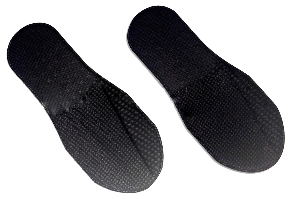 Тапочки с закрытым мысом спанбонд/пенополиэтилен, тисненые черные - 1 пара