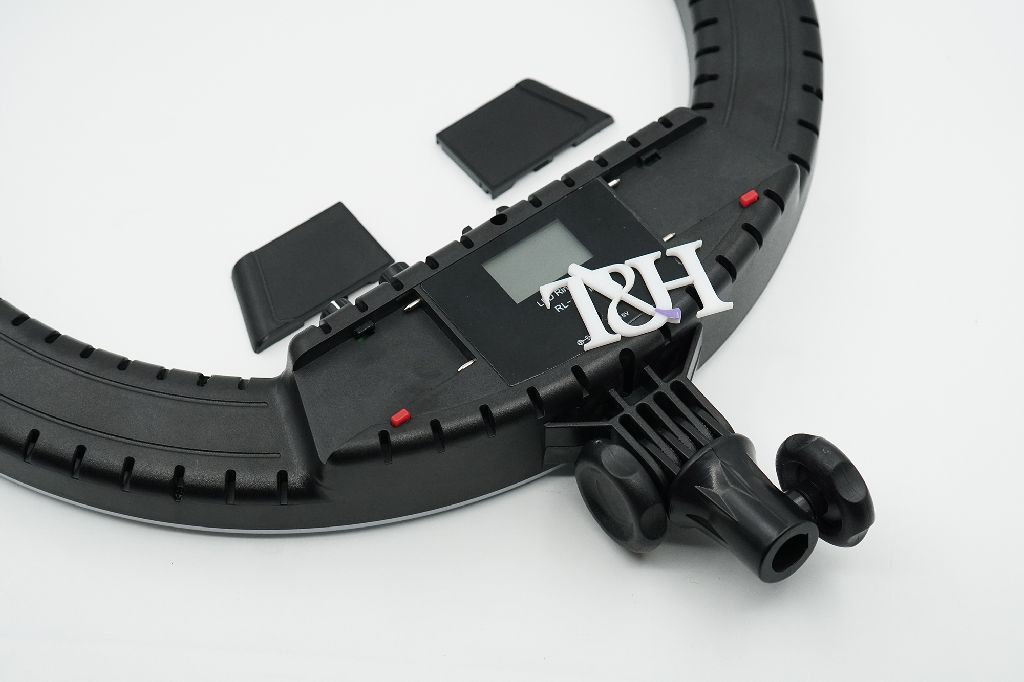 Лампа кольцевая для салонов красоты, модель RL-18 B II с дисплеем